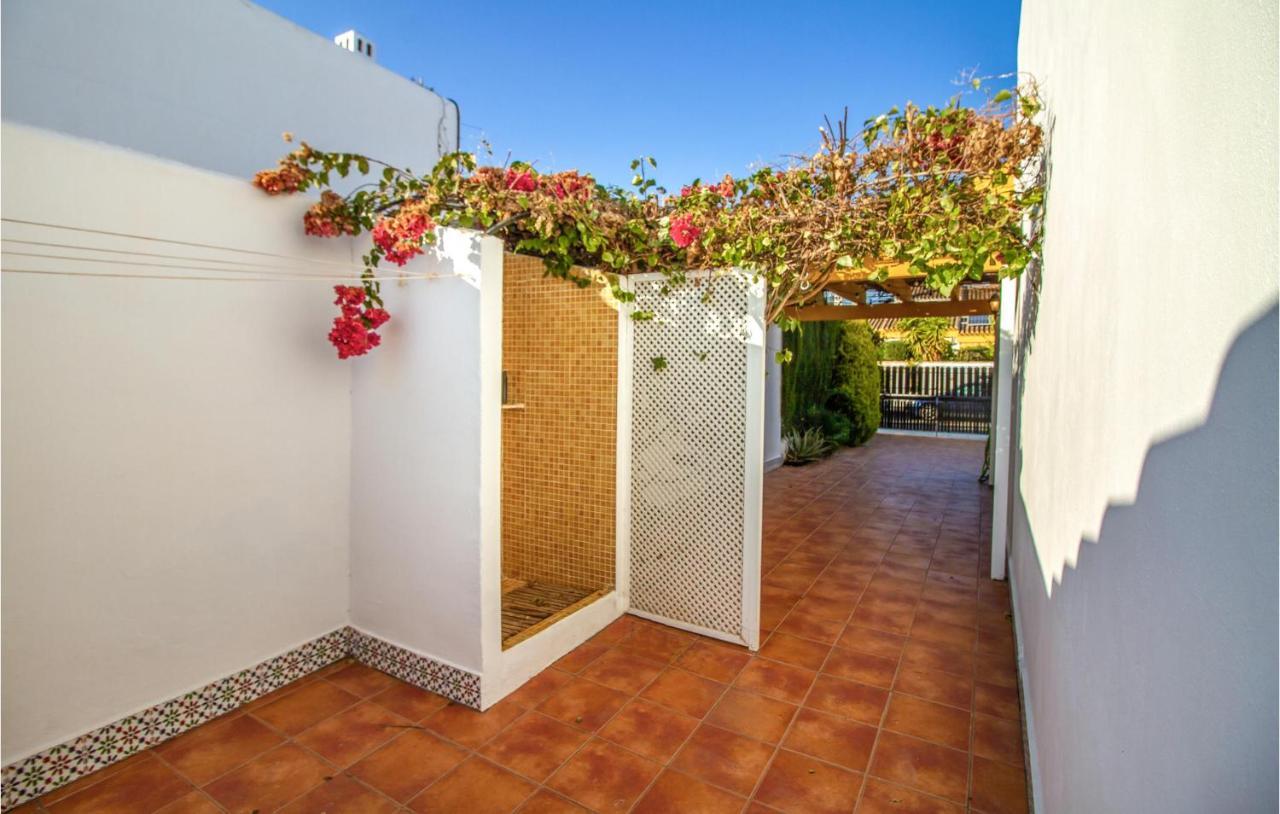 4 Bedroom Cozy Home In Pilar De La Horadada Extérieur photo